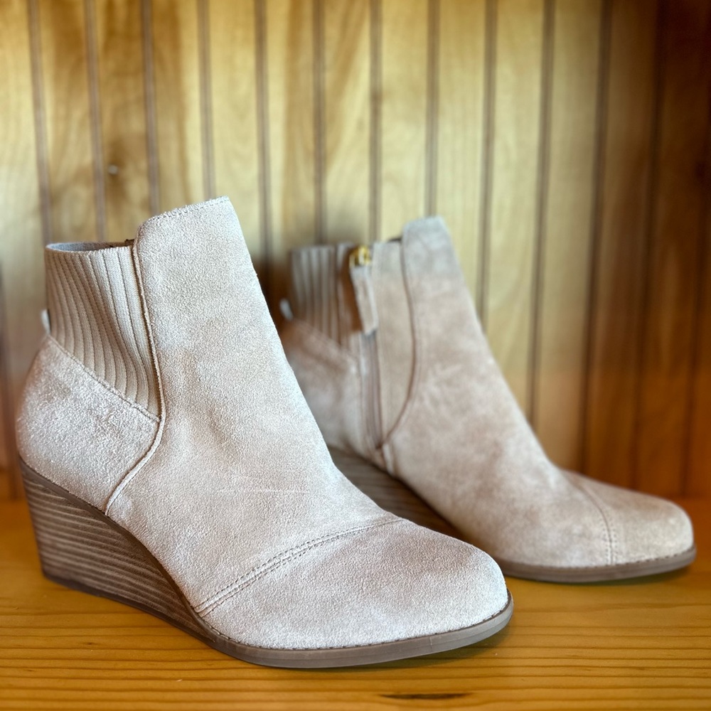 Toms SADIE wedge ankle bootie. Sand Suede. Worn once.